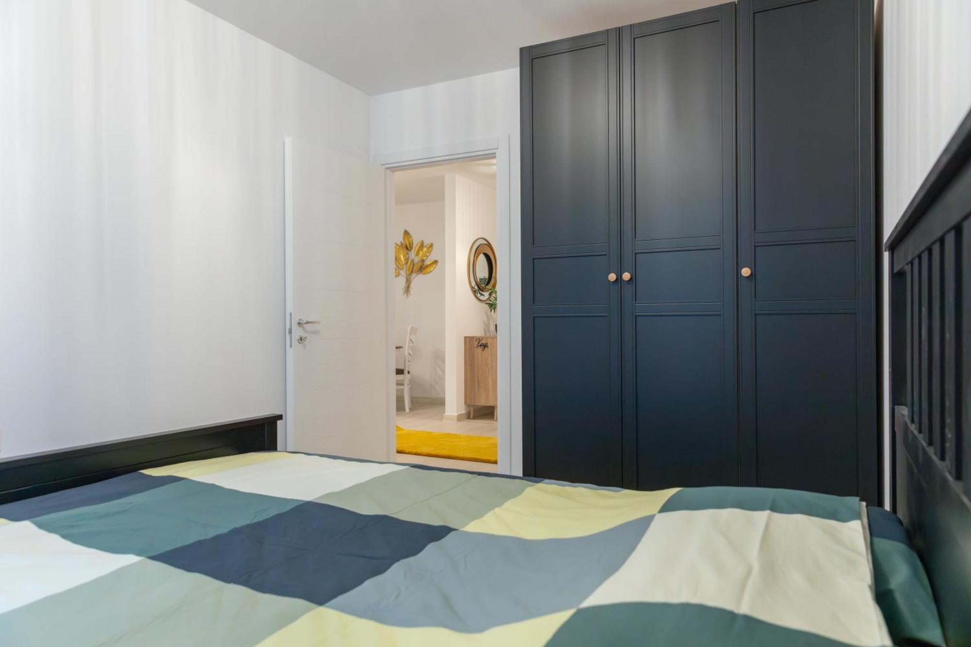 Apartment Hils Pallady Iyellow Cozy Bucharest