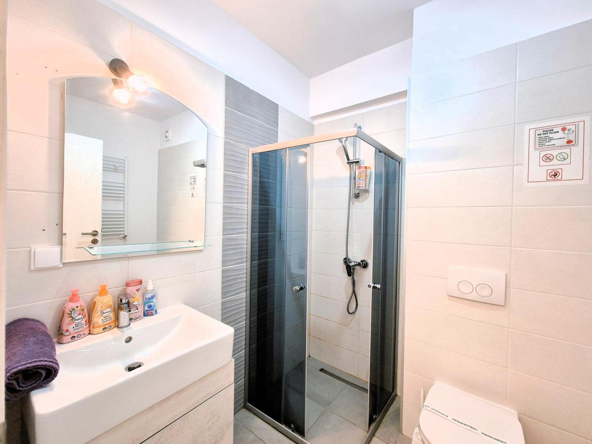 Plaza View Apartment *