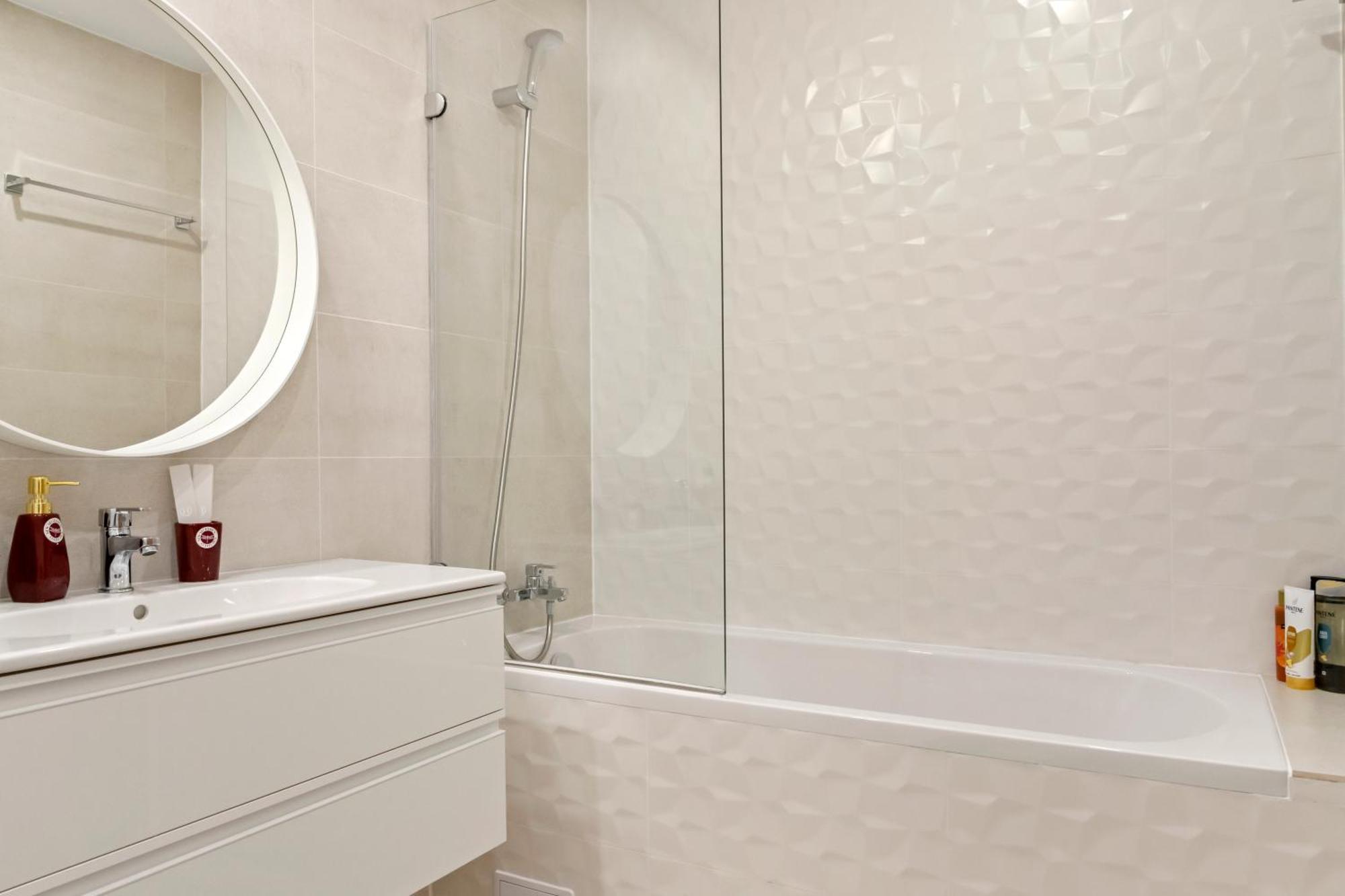 Rin Luxury Pool & Apartament Bucureşti