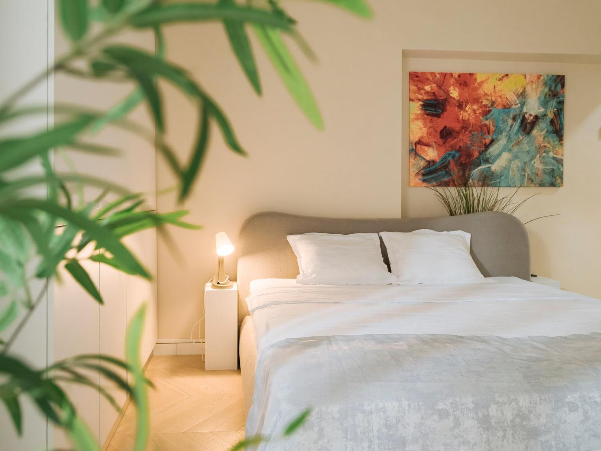 Downtown Oasis - Secured Parking Nearby - Self Check In - Metro Station At 1min * Bucharest