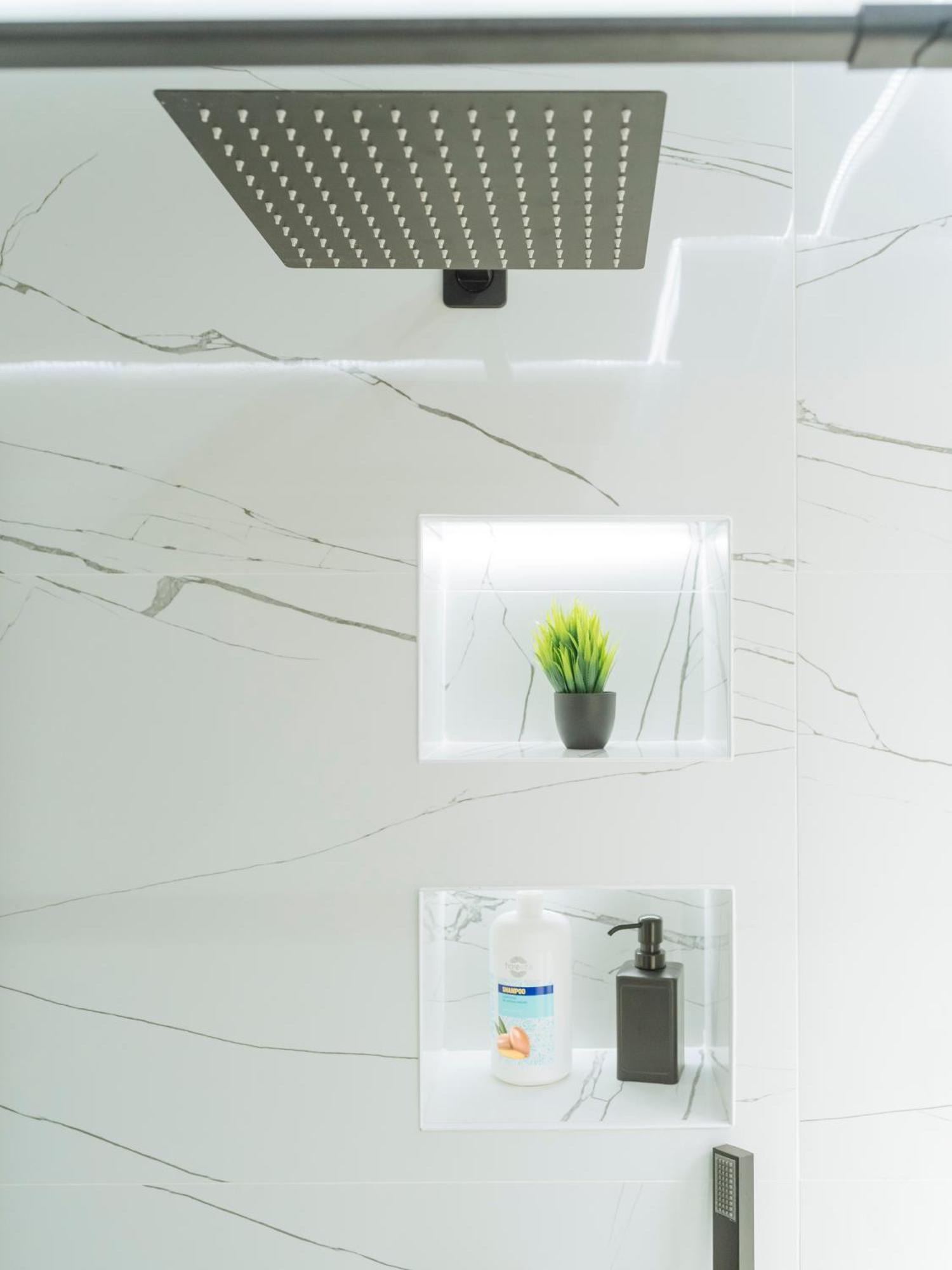 Downtown Oasis - Secured Parking Nearby - Self Check In - Metro Station At 1min Apartment Bucharest