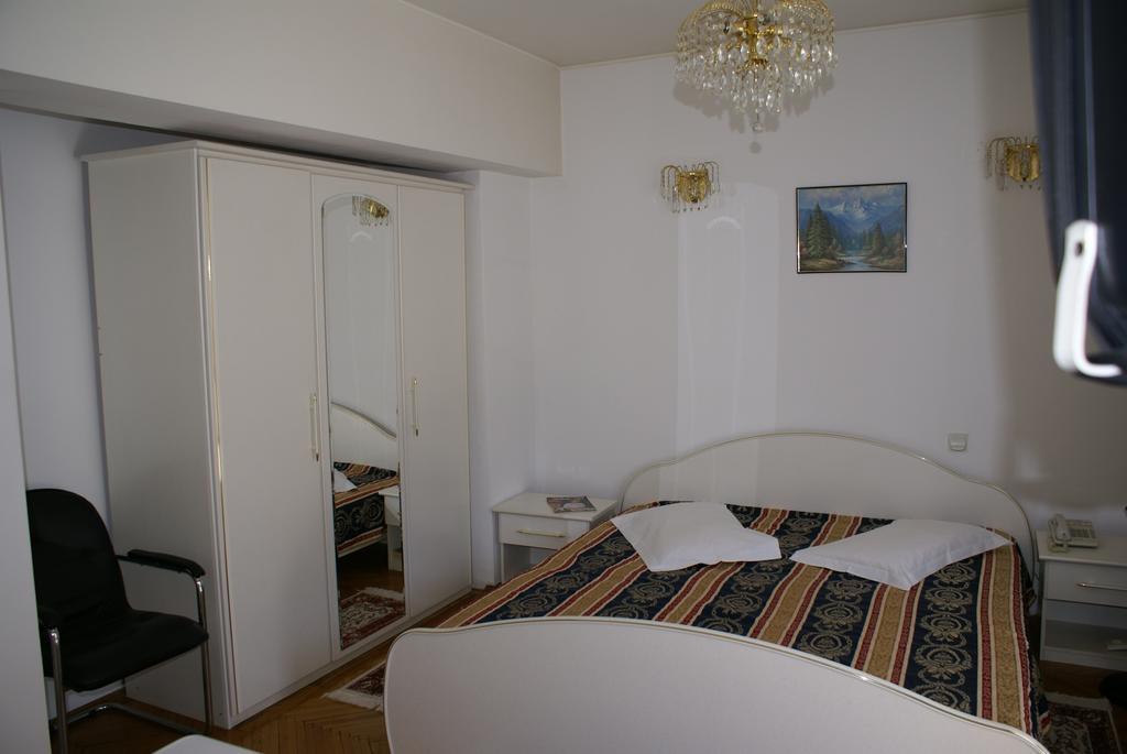 Guest house Pensiunea Helvetia 3*