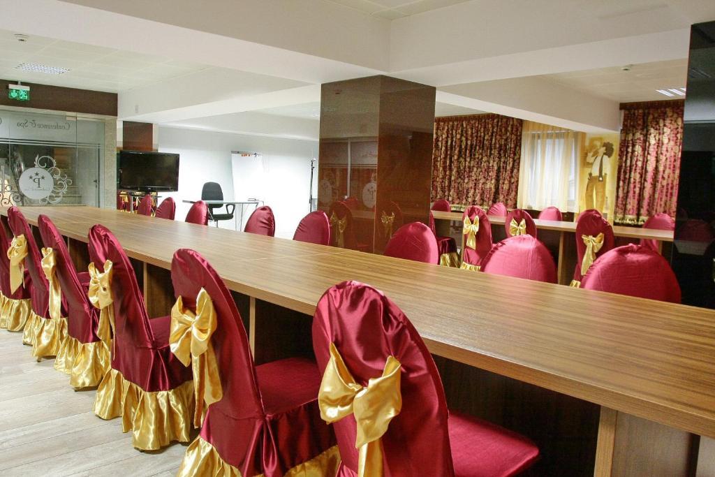 Grand Pier Boutique Villa 4 Star Accomodation Luxury Rooms With Boutique Hystorical Decor And Desing For All Rooms, With Italian Breakfast On The House For King Deluxe Bookings More Than 4 Nights Stays Bucureşti