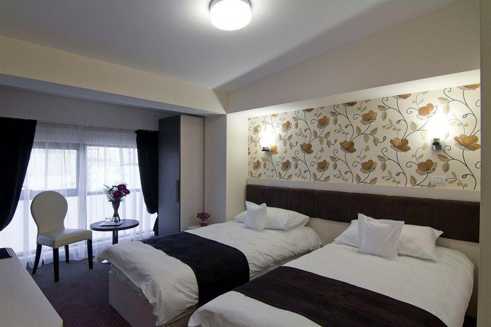 West Plaza Hotel Bucureşti