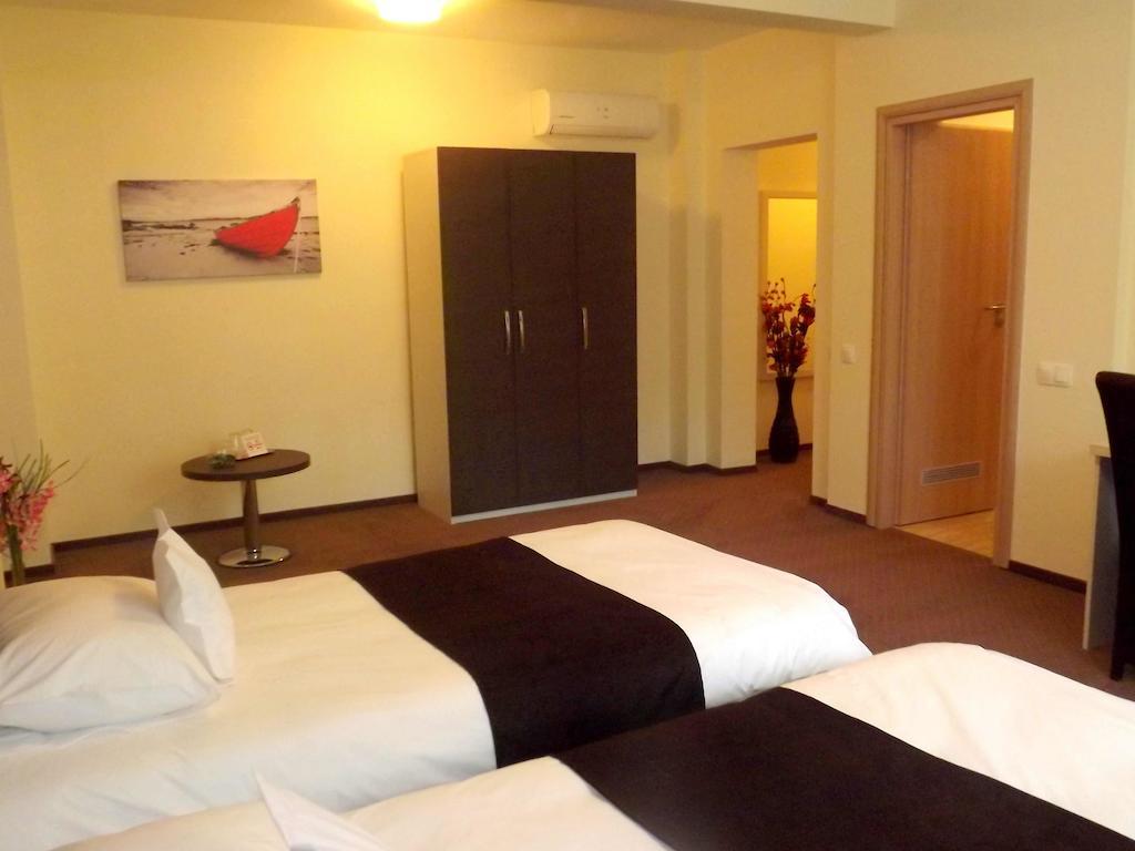 West Plaza 3*