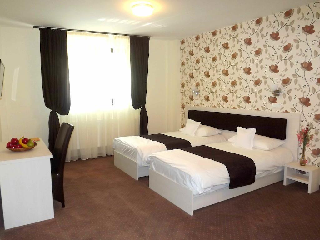 West Plaza Hotel