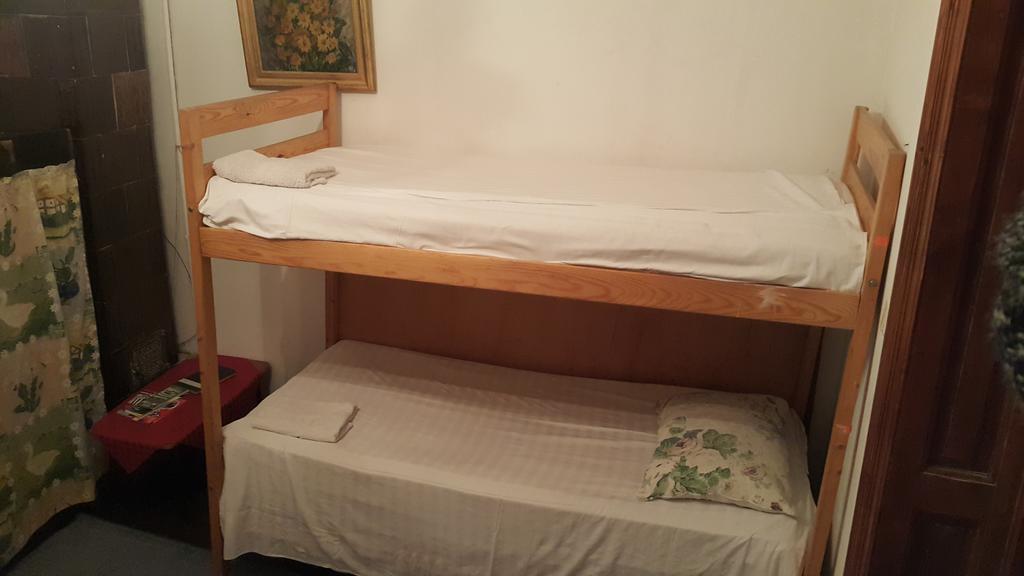 Vila 11 * Bucureşti