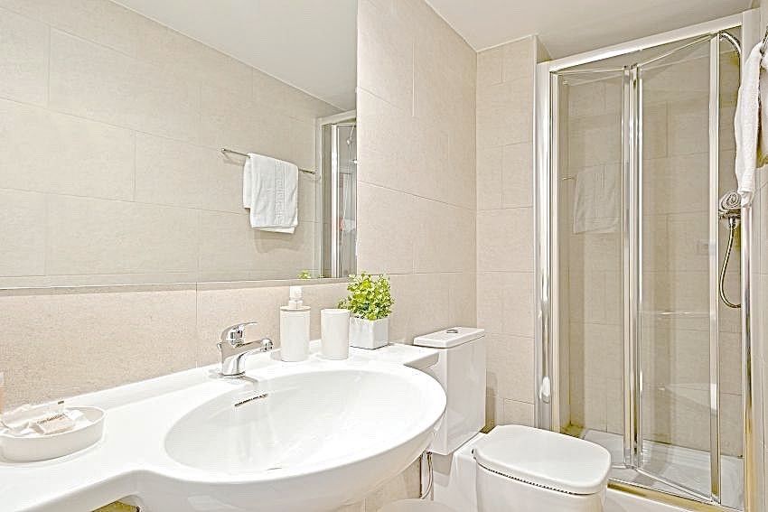 Golden Tulip Victoria Bucharest