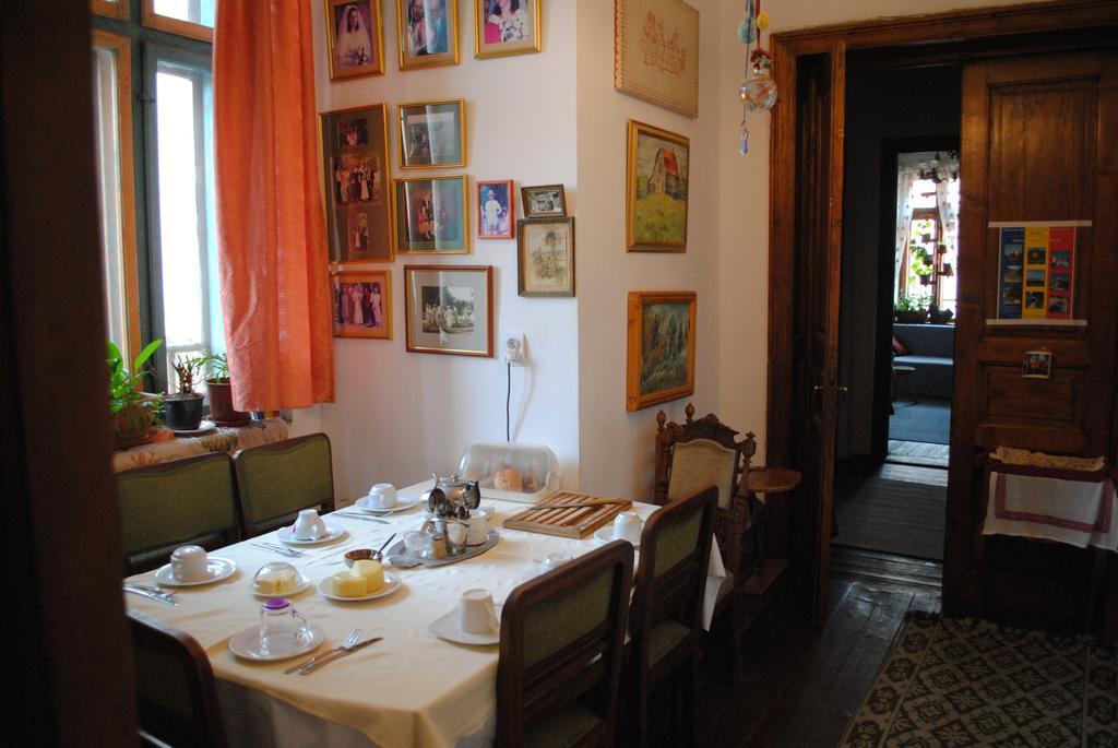 Vila 11 * Bucureşti