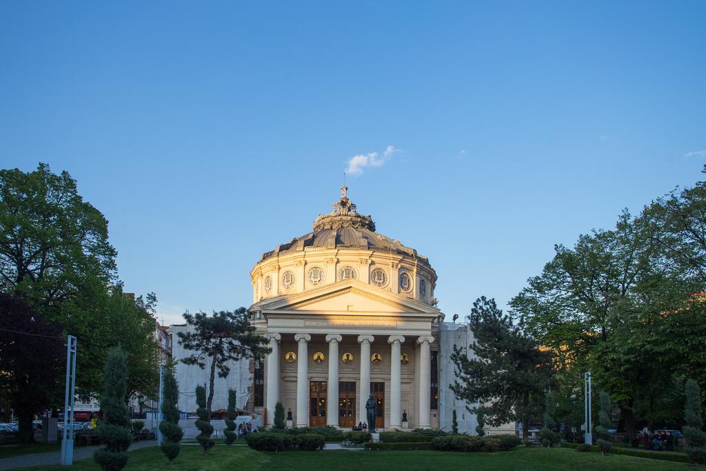 Royal Atheneum By Citylife Suites