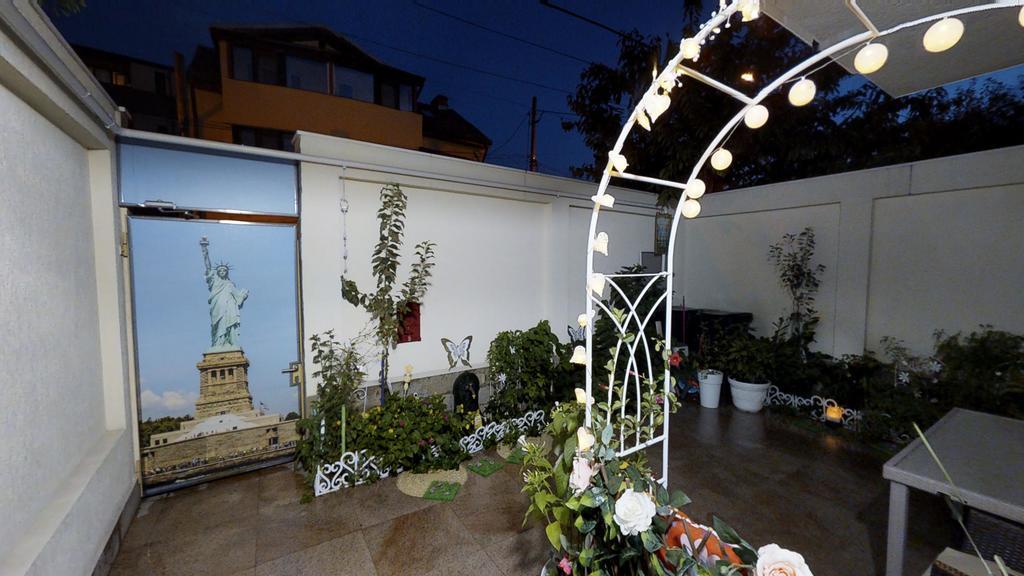 Sun Apartment *