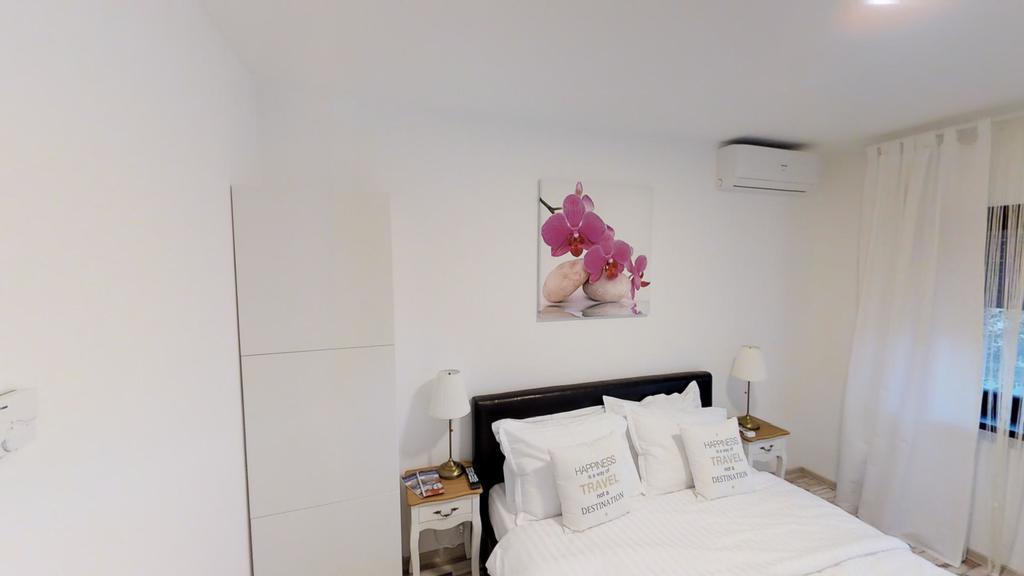 Sun Apartment