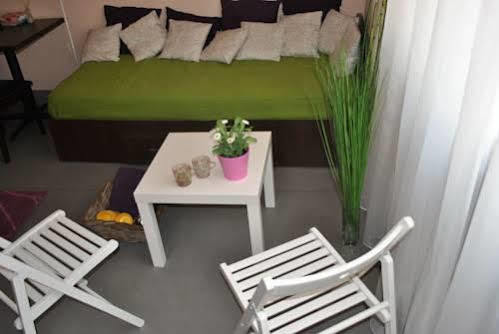 Vogue Hostel *