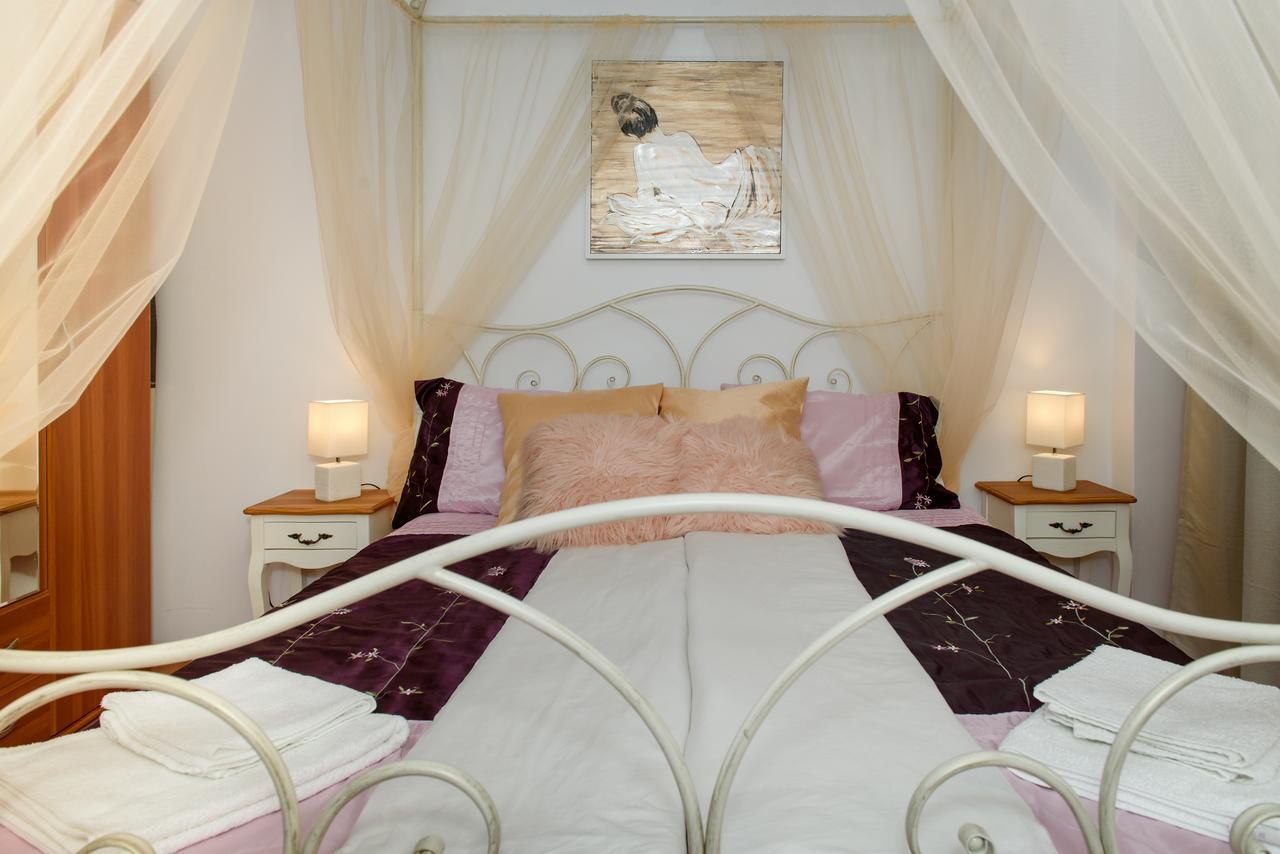 Apartment Old Town 2 Bedrooms With Balcony By Orchid Garden Bucharest