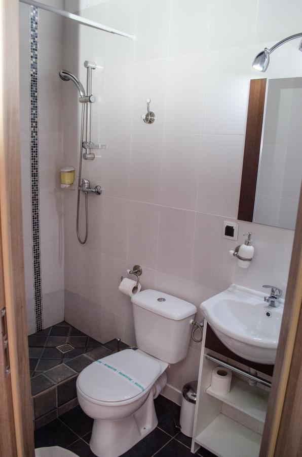 Lux 3* Bucureşti