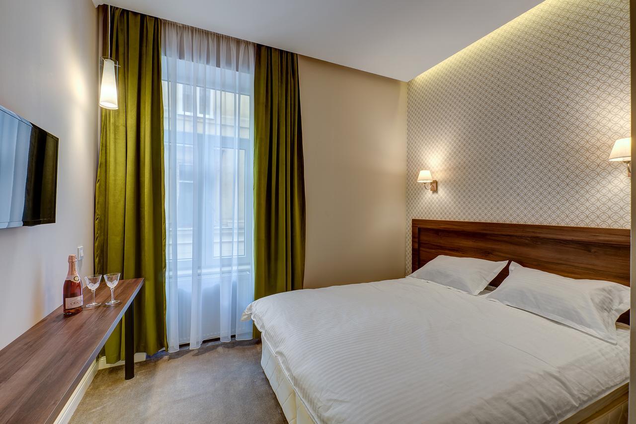Upstairs Boutique 4* Bucharest