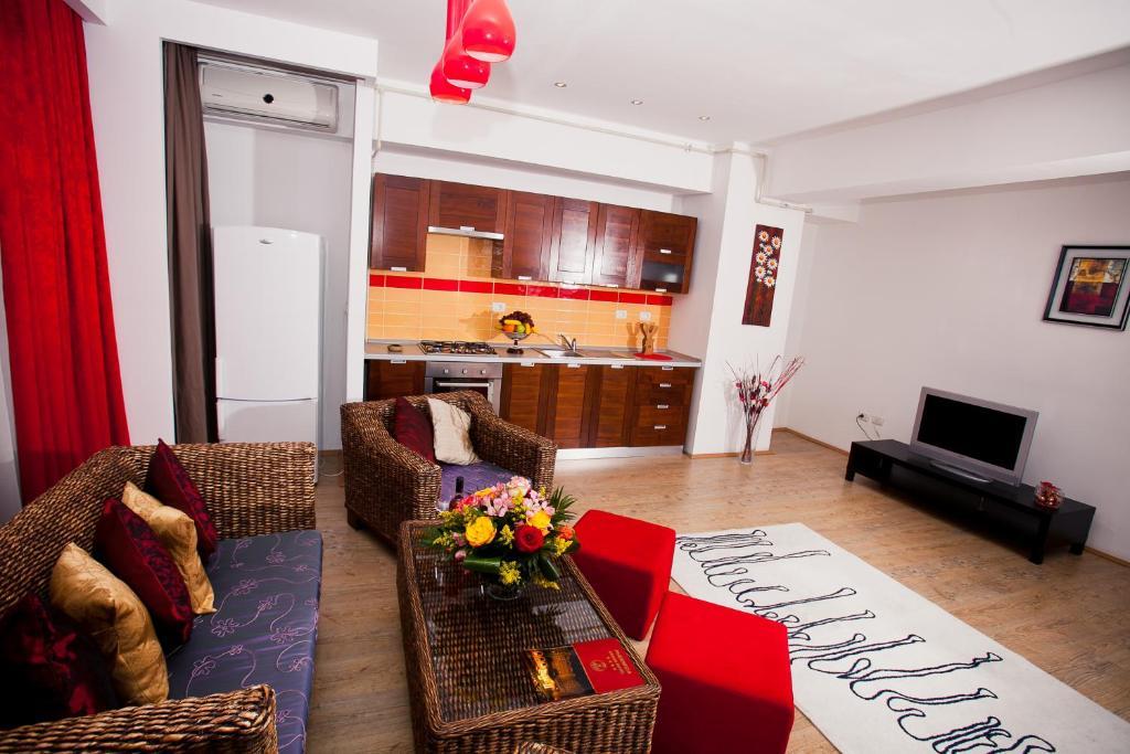 Phoenicia 4*