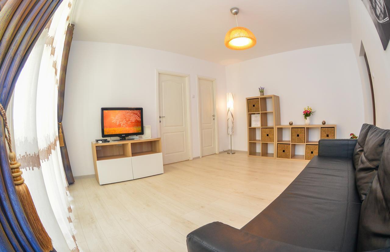 Square Apartment