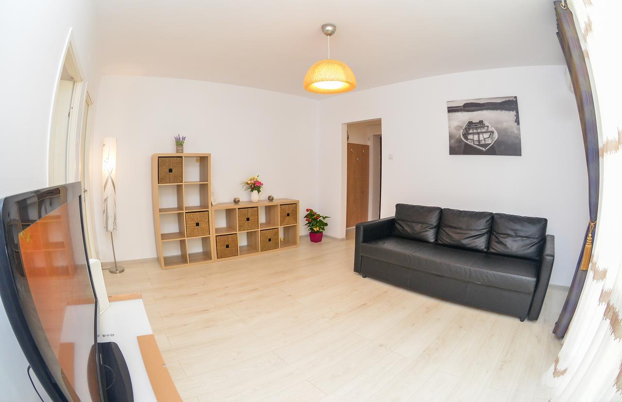 Square Apartment