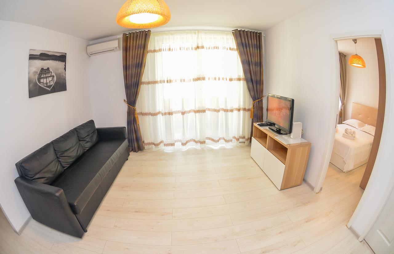 Square Apartment