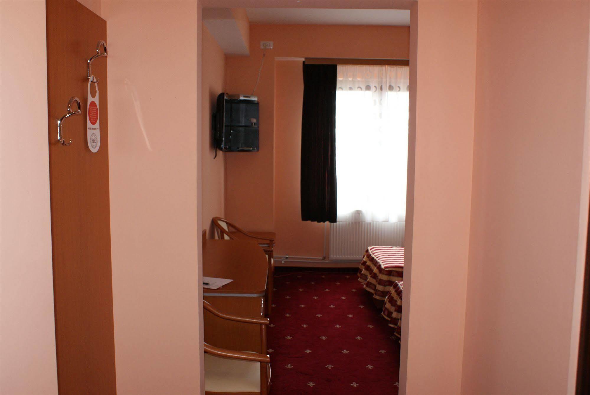 Premiere 3*