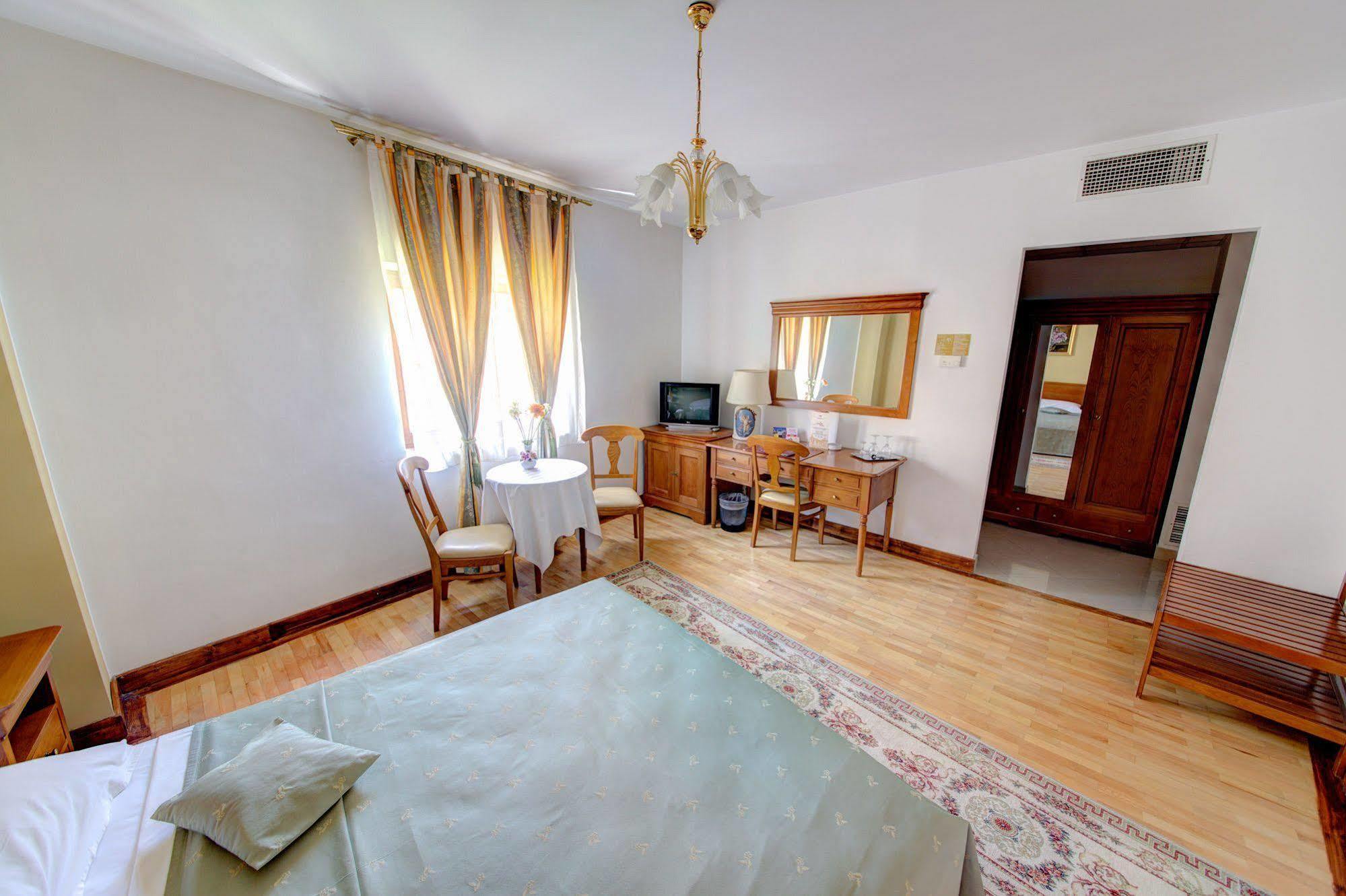 Hotel Reginetta Ii Bucharest
