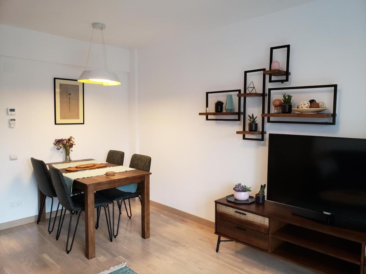 Urban Nest Apartment *