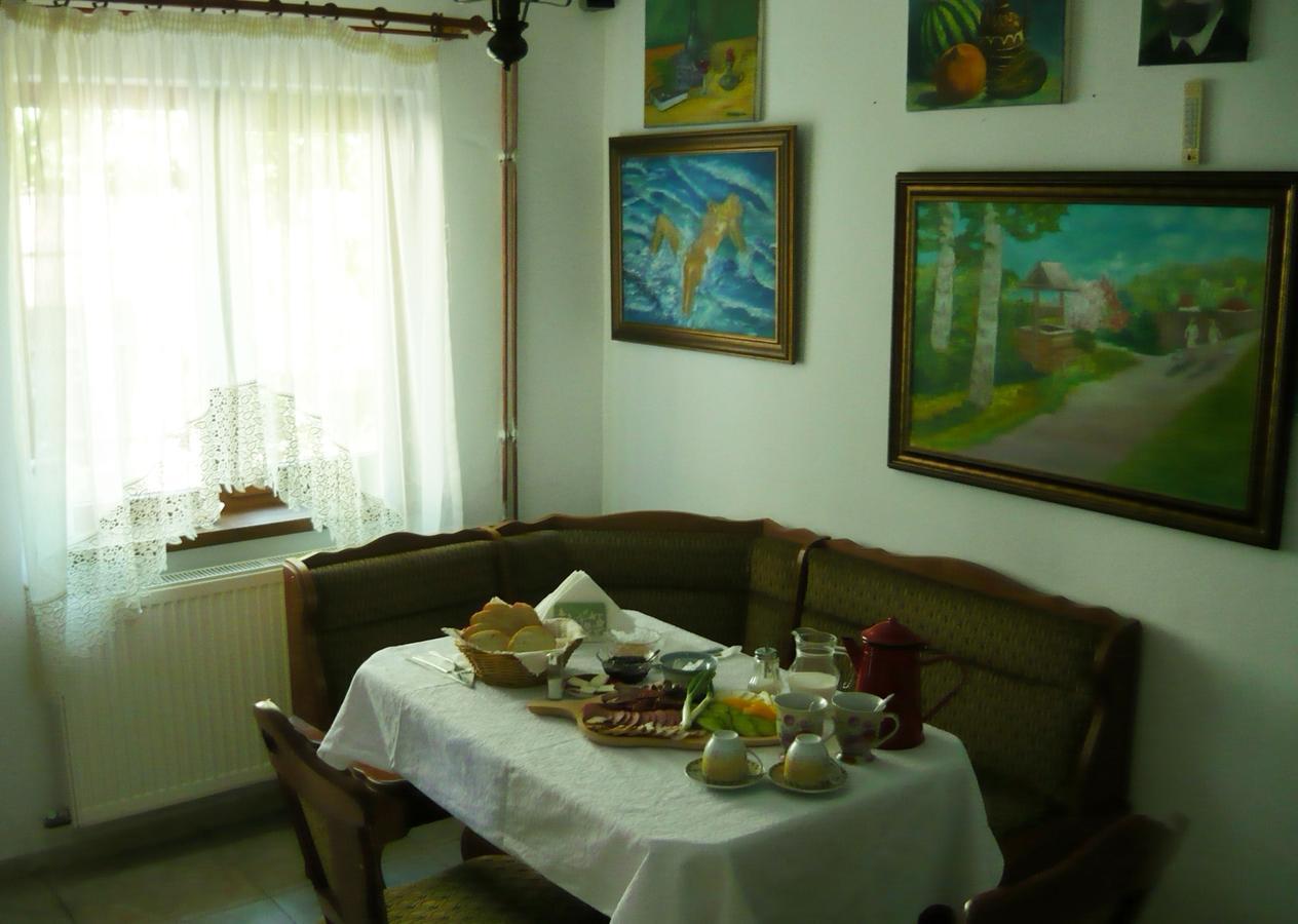 Homestay Paintings Mario *