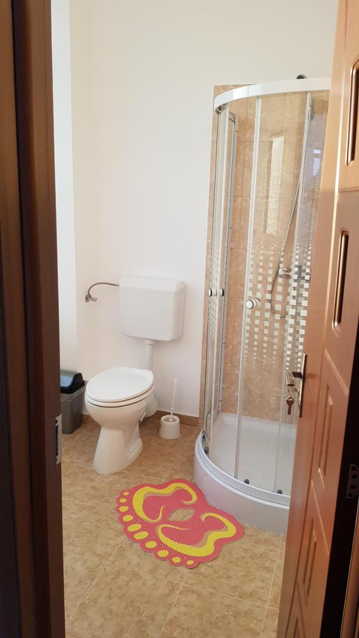 Tomi 3* Bucharest