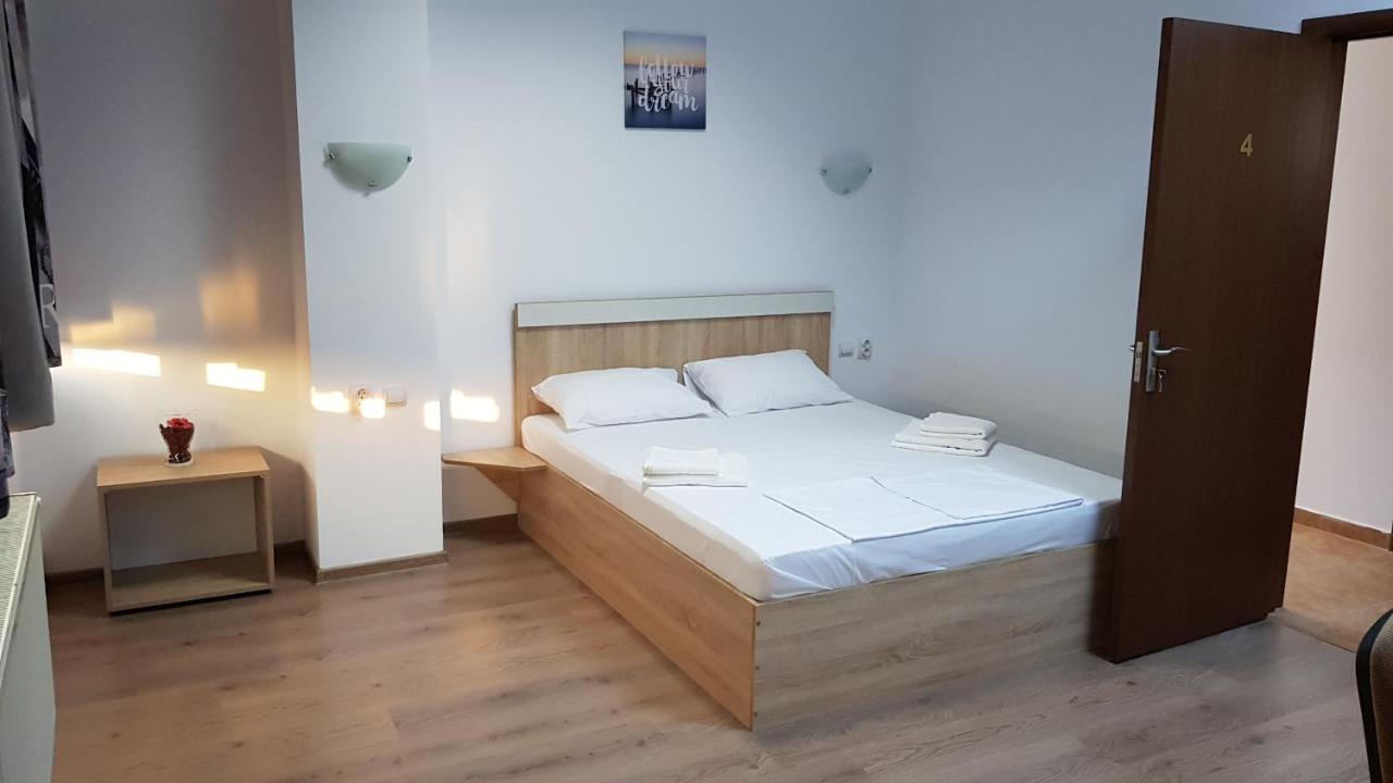 Tomi 3* Bucharest