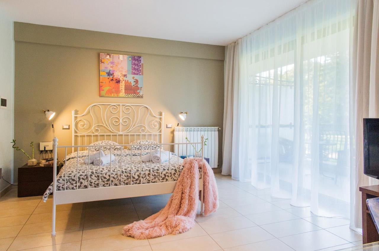 One Love Metropolitan Gardens Studio Apartment *