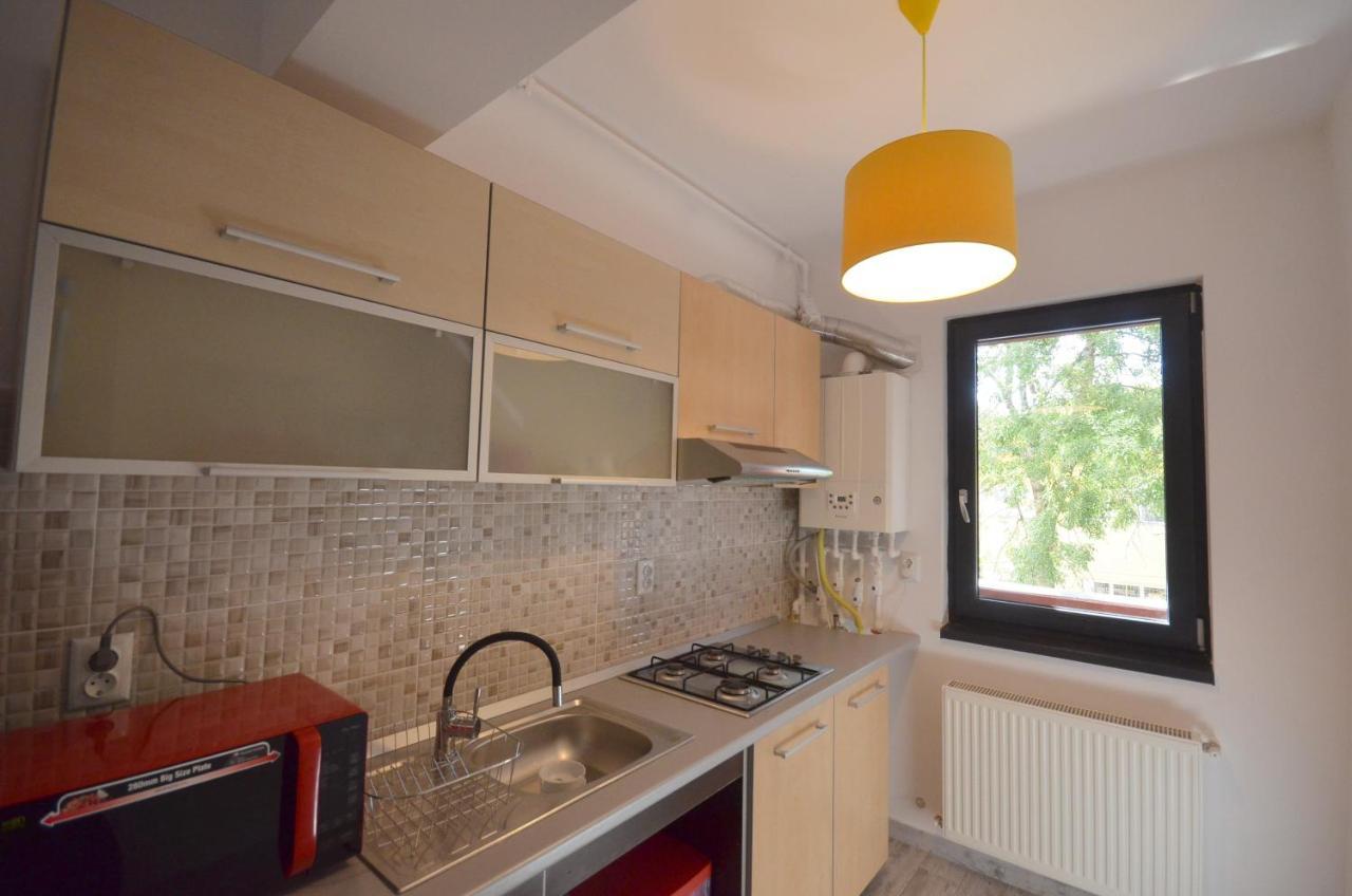 Rya 1 * Bucureşti