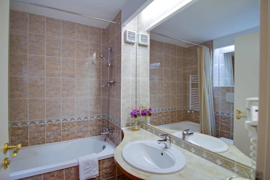 Atrium City Center Hotel 4*