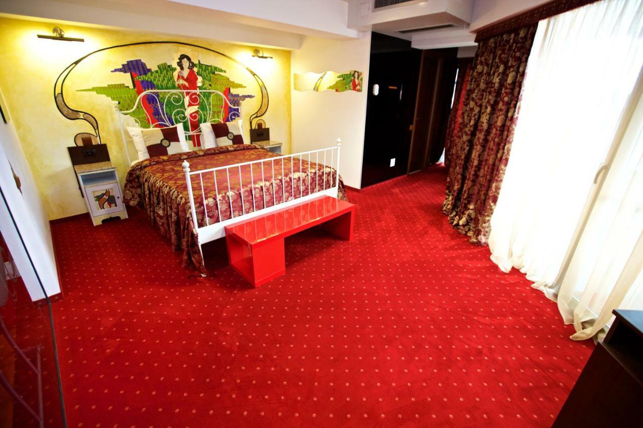 Grand Pier Boutique Villa 4 Star Accomodation Luxury Rooms With Boutique Hystorical Decor And Desing For All Rooms, With Italian Breakfast On The House For King Deluxe Bookings More Than 4 Nights Stays Vilă Bucureşti