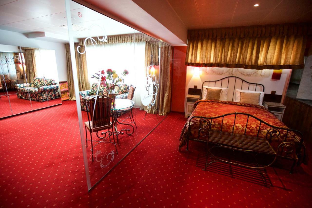 Pousada Grand Pier Boutique 4 Stars Villa, Art Museum Deluxe Rooms,best Break From 59 Eur Per Night With Free Italian Breakfast For Minim 4 Nights Bucareste