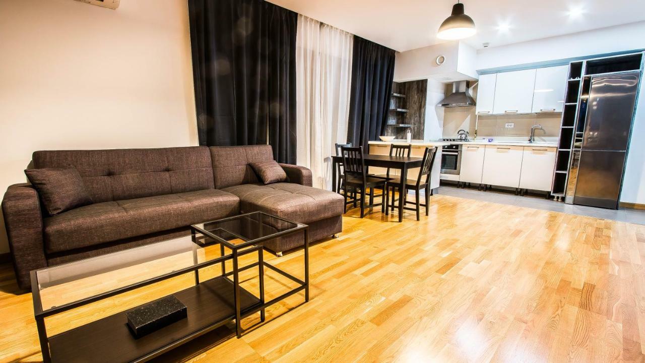Luxury Mall Area Apartment *