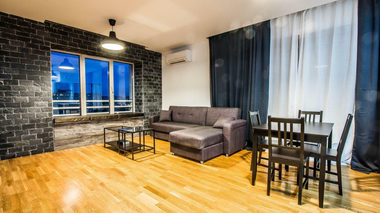 Apartment Luxury Mall Area *