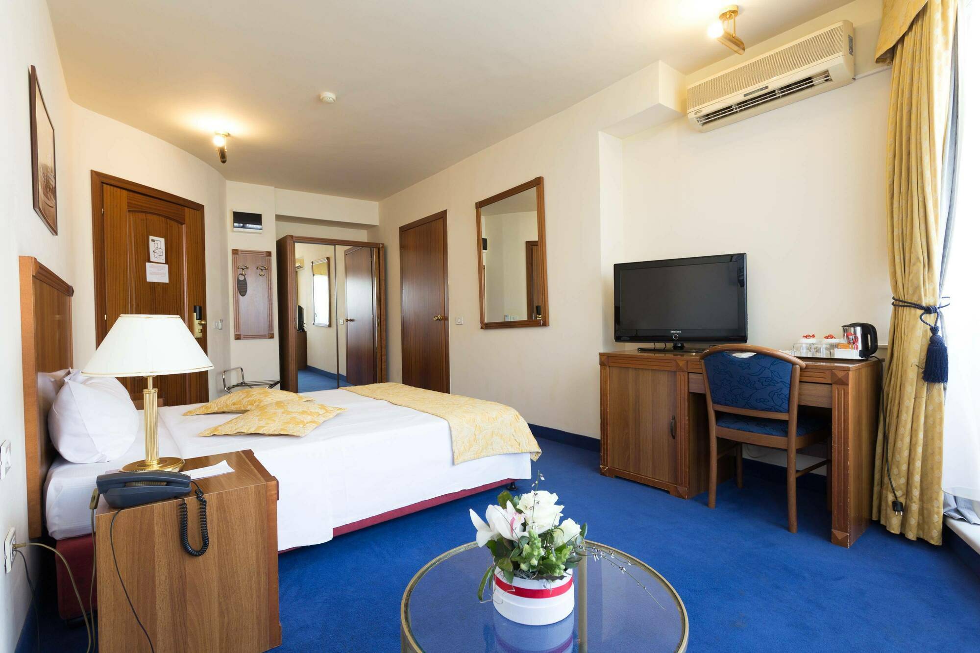 Opera By Zeus International Hotel 3*