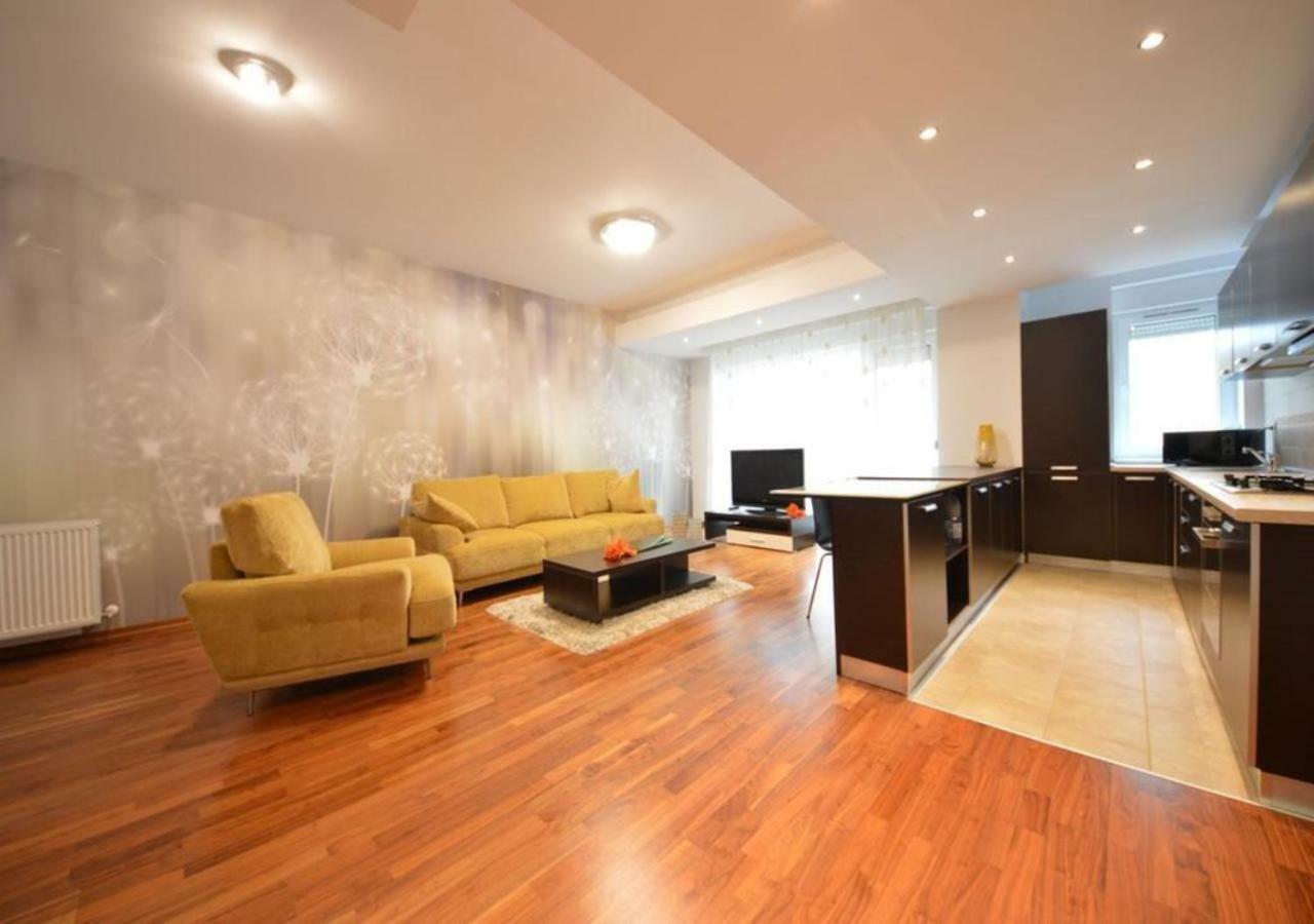 Herastrau Park Deluxe French Town Apartment Bucharest