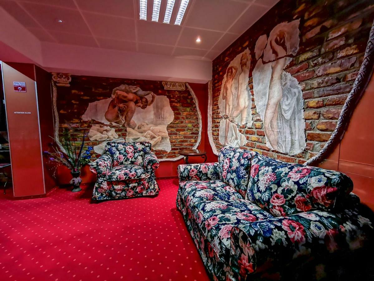Pousada Grand Pier Boutique 4 Stars Villa, Art Museum Deluxe Rooms,best Break From 59 Eur Per Night With Free Italian Breakfast For Minim 4 Nights Bucareste