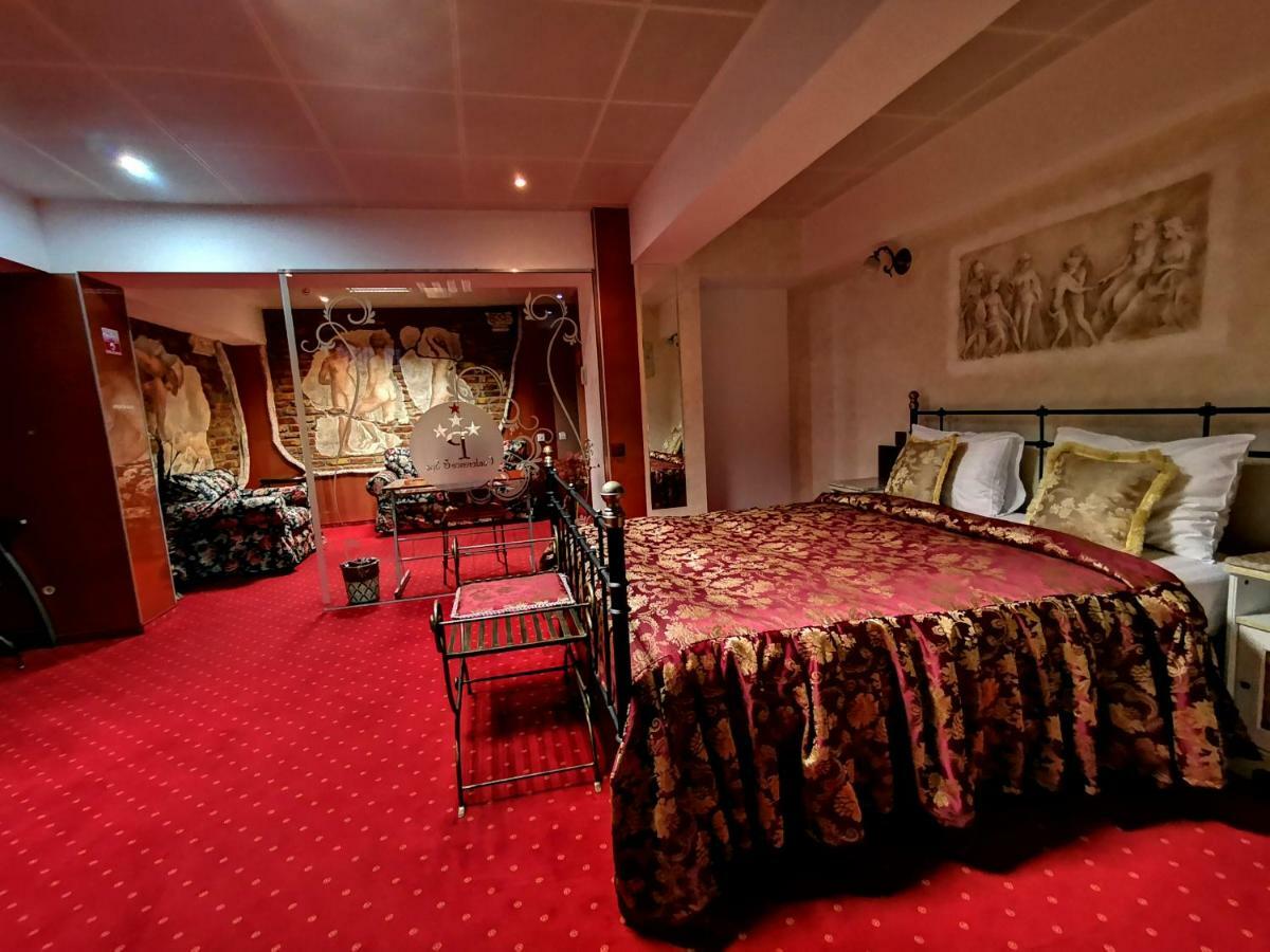 Grand Pier Boutique 4 Stars Villa, Art Museum Deluxe Rooms,best Break From 59 Eur Per Night With Free Italian Breakfast For Minim 4 Nights Pousada Bucareste