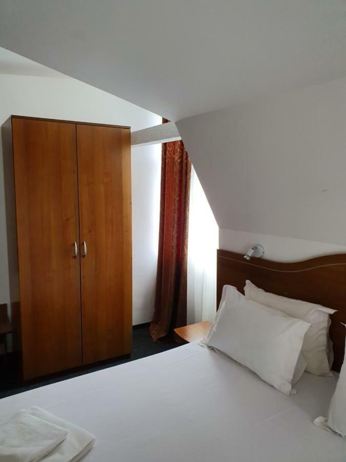 Tranzitrooms * Bucureşti