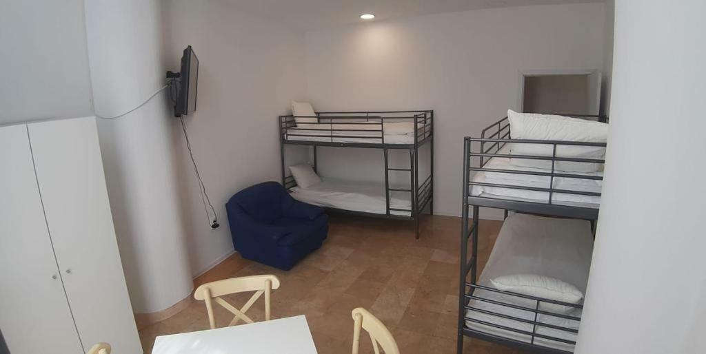Andy Km 36 Hotel 3*