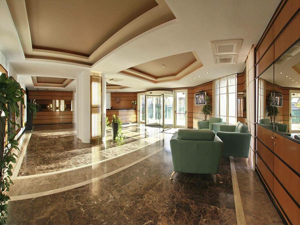 Monte Carlo Palace Hostel Bucureşti