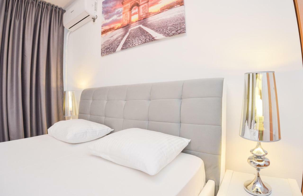 Square Apartment