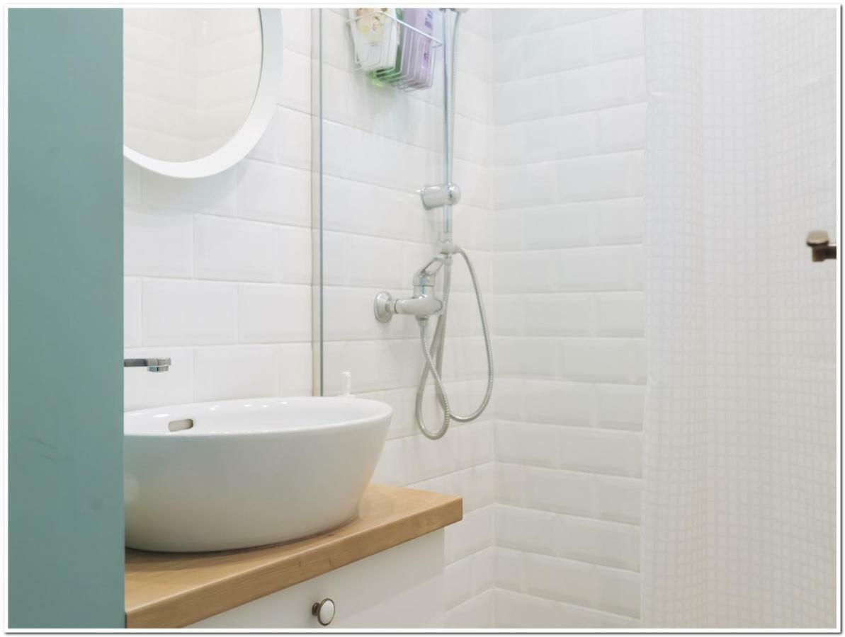 Apartament Spacious, Lovely, Bright In The Old Town Bucureşti