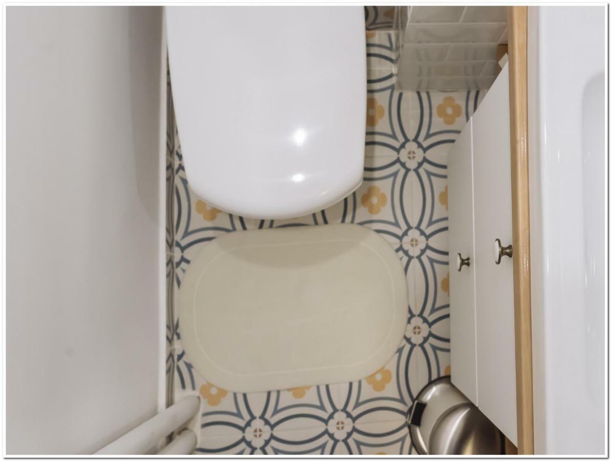 Apartament Spacious, Lovely, Bright In The Old Town Bucureşti