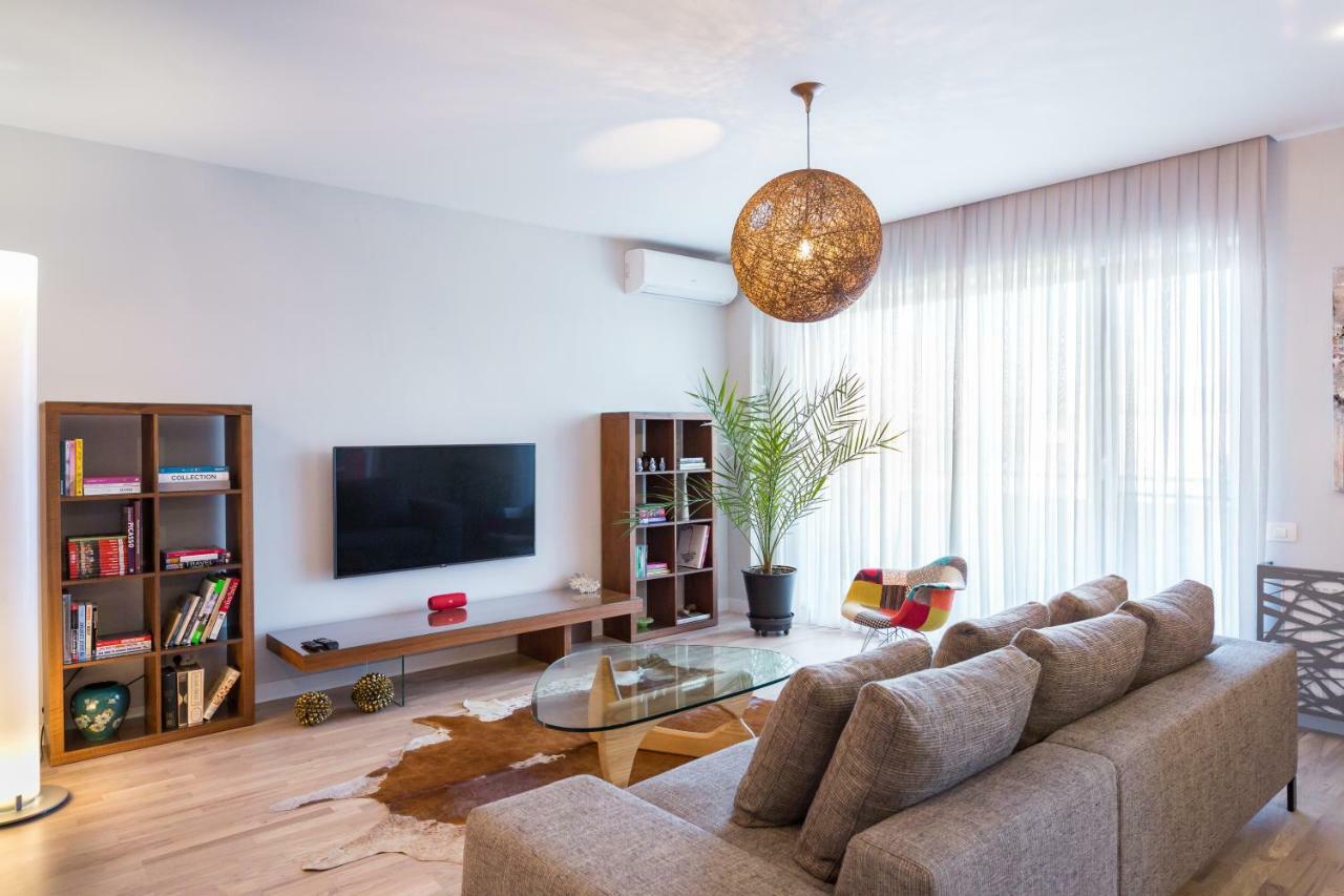 The Shades Of Grey-tranquil 4th-floor Baneasa Area Apartamento