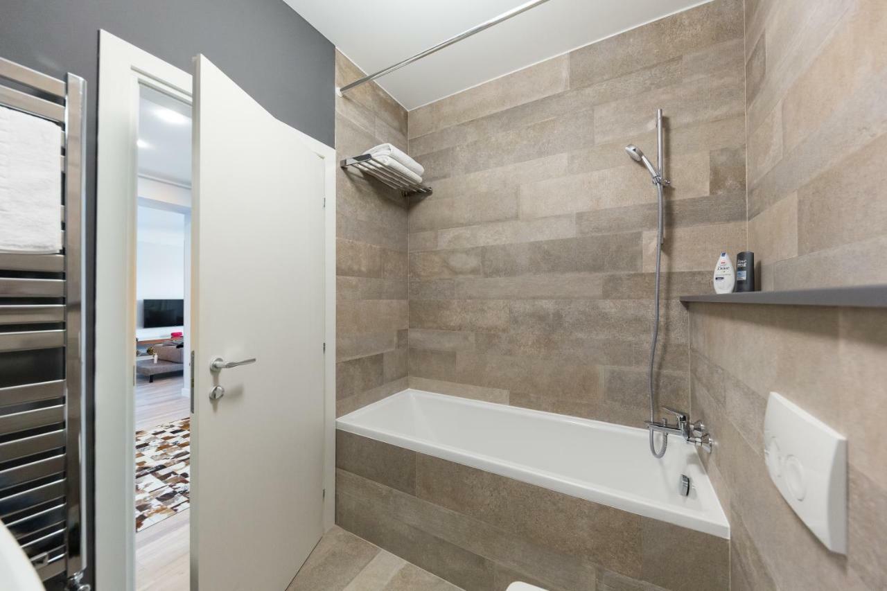 The Shades Of Grey-tranquil 4th-floor Baneasa Area Apartamento