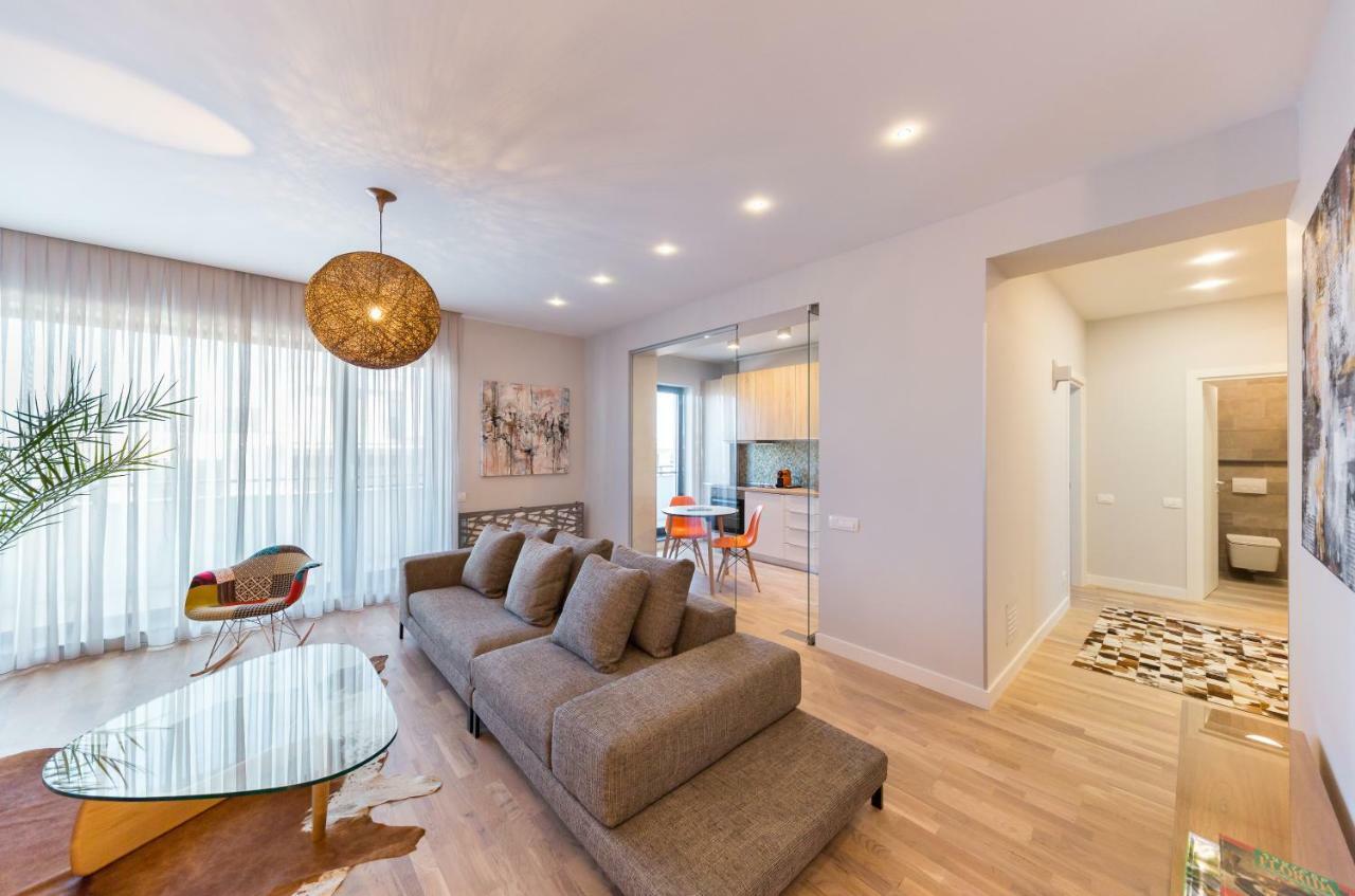 The Shades Of Grey-tranquil 4th-floor Baneasa Area Apartamento *